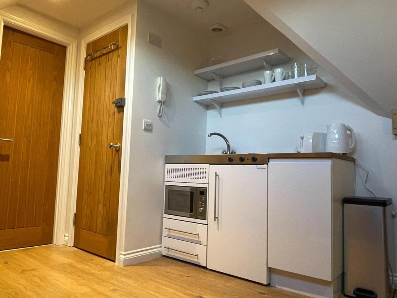 Homehost - Loft Studio In Excellent Central City Location Hotel