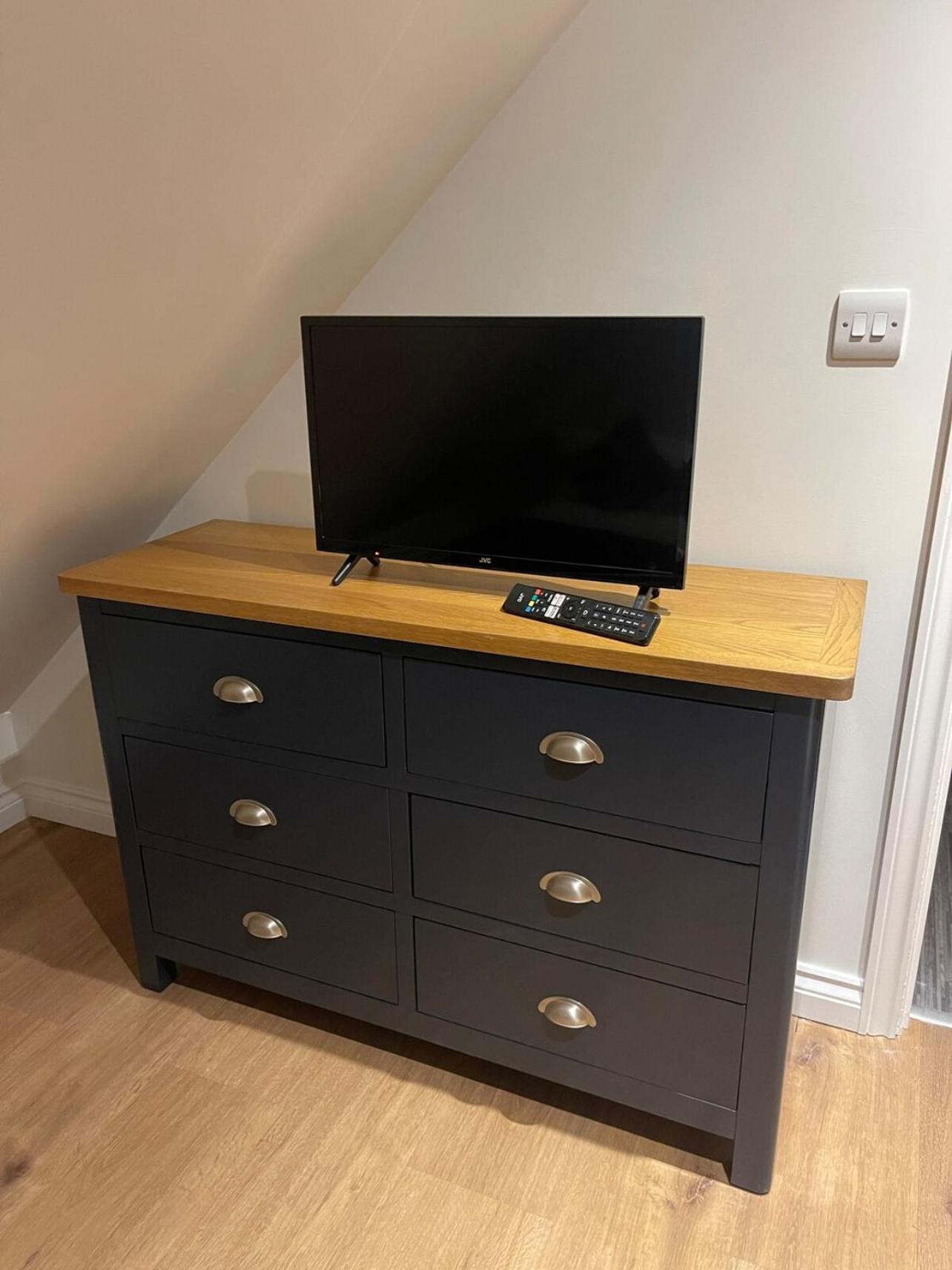 Homehost - Loft Studio In Excellent Central City Location Hotel